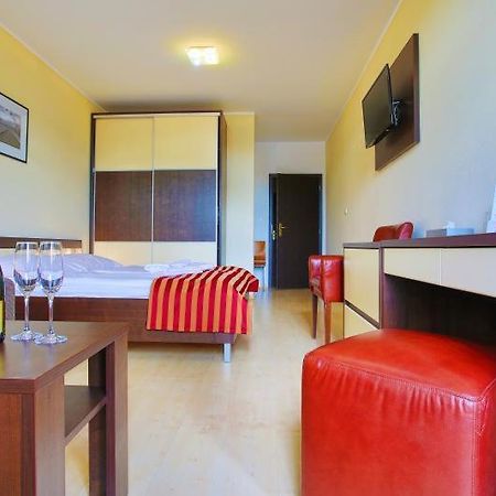 Apartman Studio Lux S Terasou Harmony V Thermal Parku Besenova S Vyhladom Na Bazeny Экстерьер фото